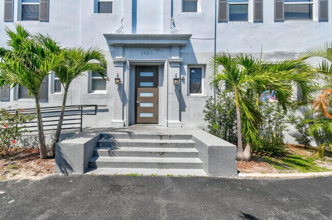 Building Photo - 1401 Division Ave