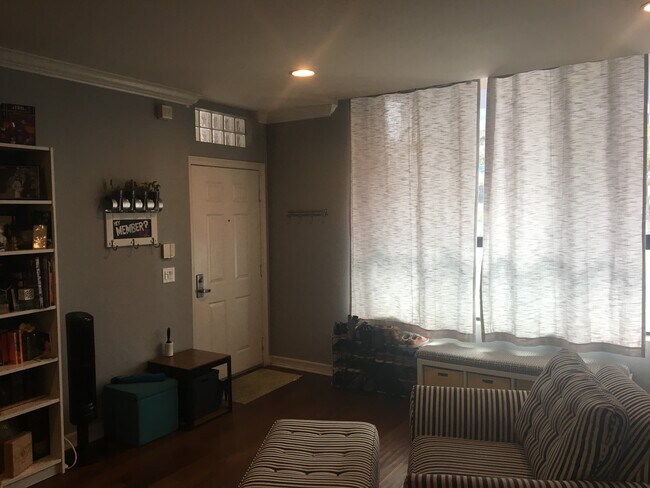 Front Entry - 1480 Broadway St