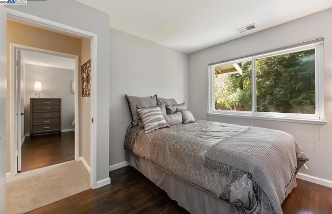 Building Photo - 1133 San Ramon Valley Blvd