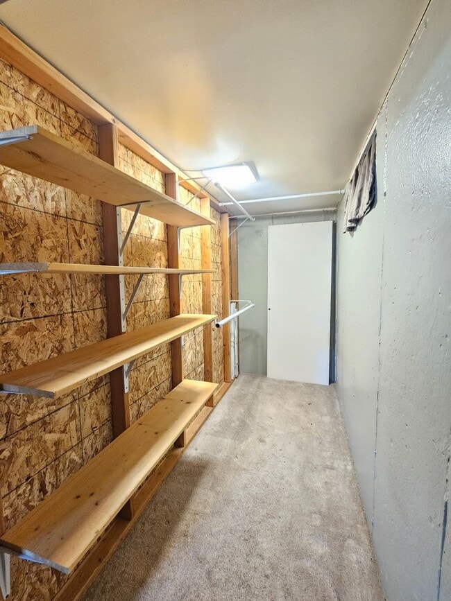 Building Photo - $1,700 - 2 Bed / 1 Bath Charming Rancher H...