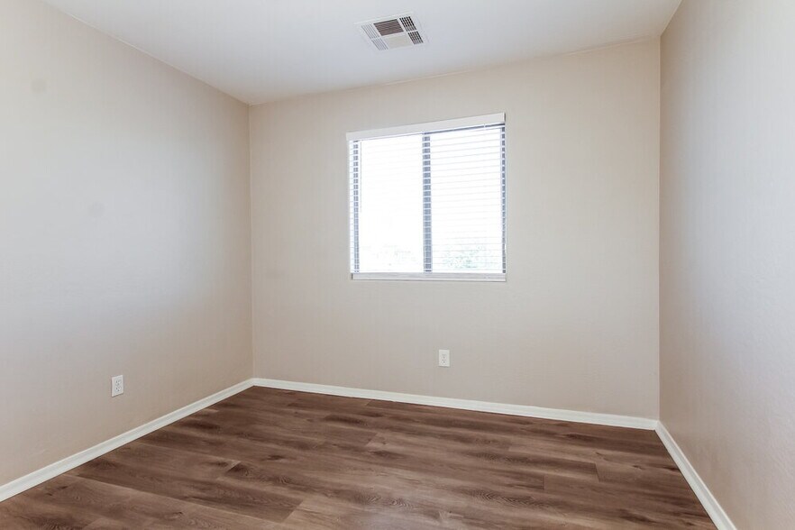 Building Photo - 3020 S 94th Ave