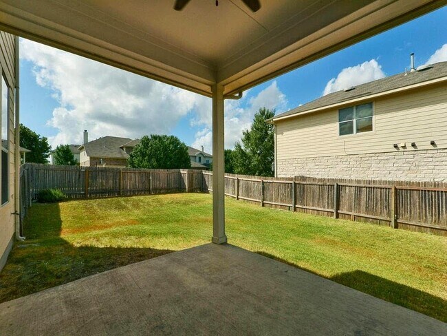 Building Photo - 1412 Briar Hill Dr