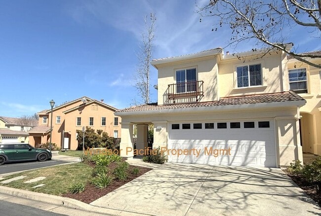 Building Photo - BEAUTIFUL BRIDGES END TOWNHSE, NEAR PARKS, GOLF COURSE, COYOTE CREEK ELEMENTARY !