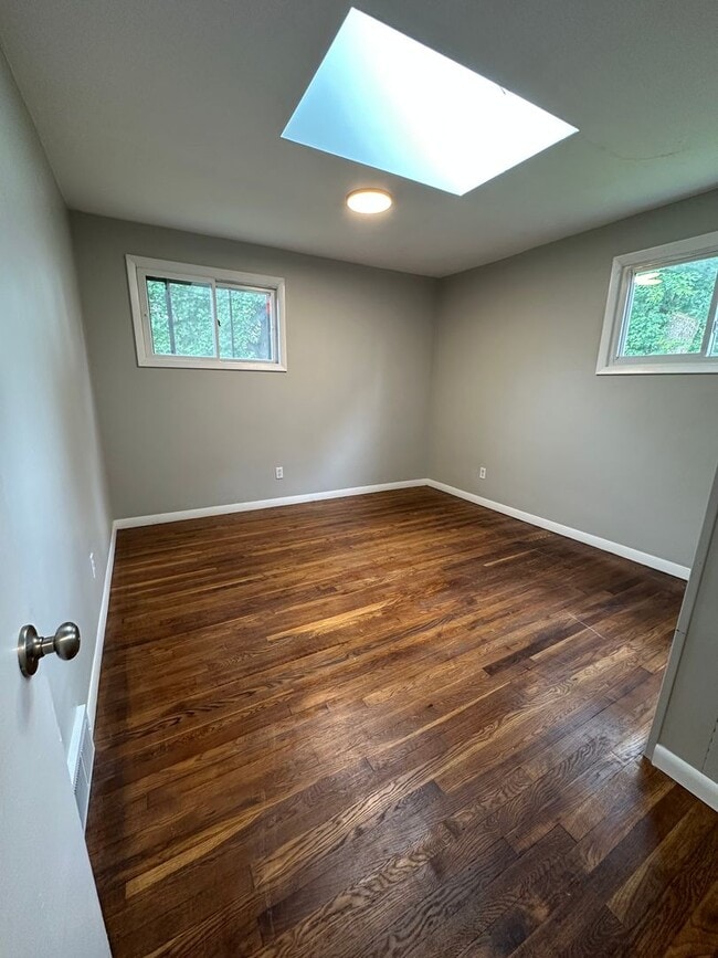 Building Photo - 3 Bedroom - 1 Bathroom - Single story living with unfinished basement for storage!