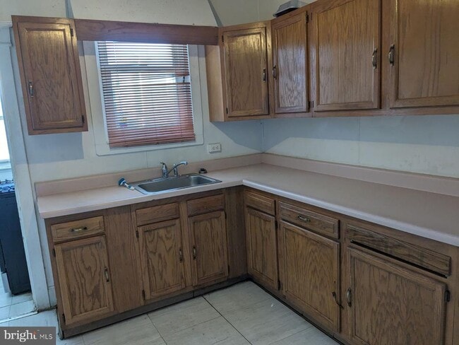 Building Photo - 7131 Louise St