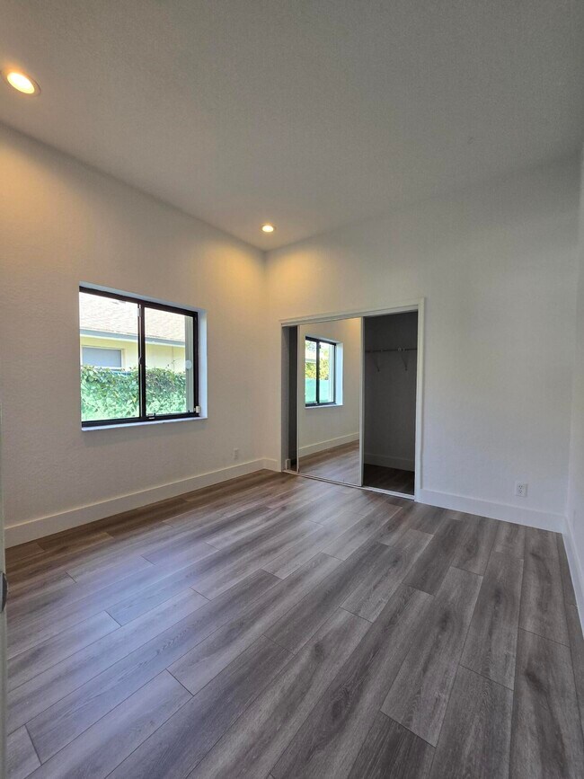 Building Photo - 1106 Staghorn St