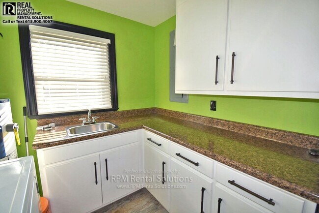Building Photo - 3BR/2BA one level, carport+detached garage/workshop, washer/dryer included, on 1.6 acres in M'boro!