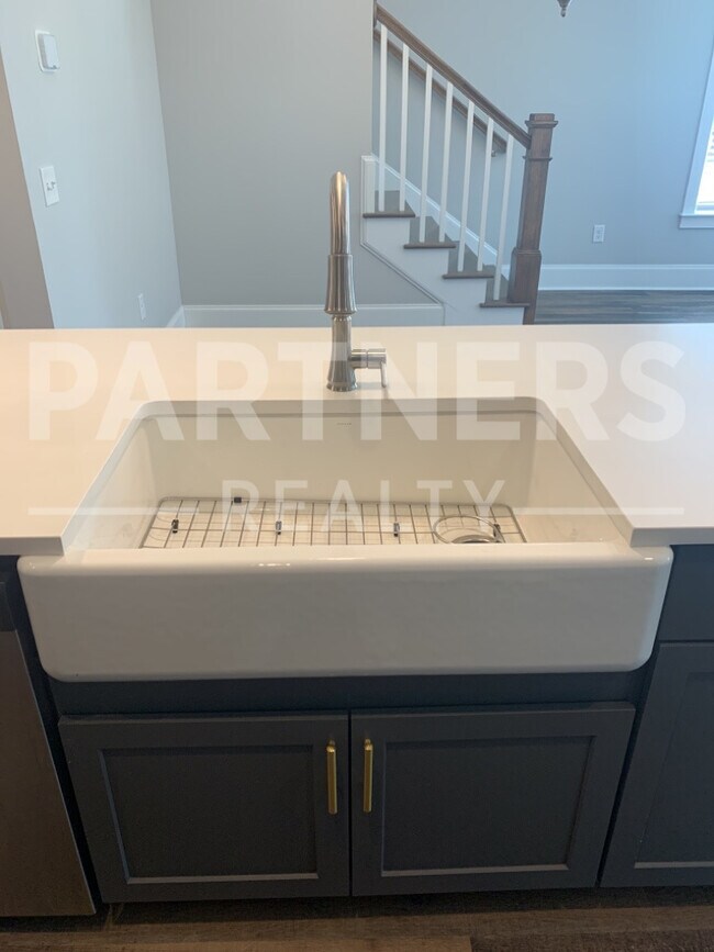 Building Photo - 170 Ave of Learning