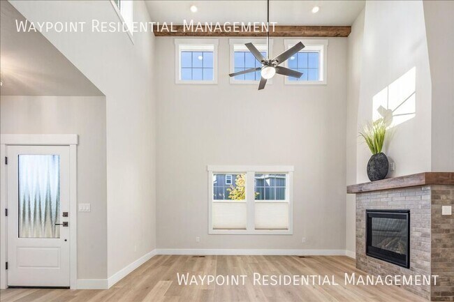 Building Photo - 1704 E Cutgrass Ln