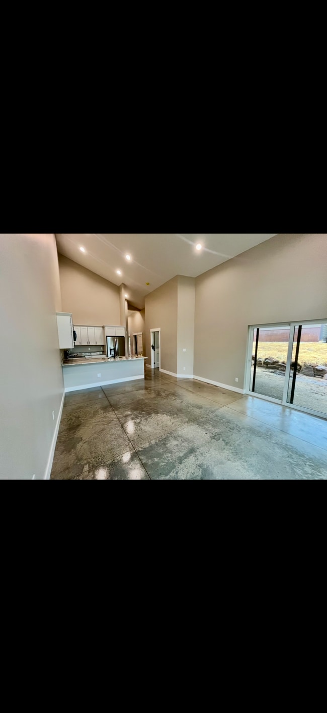 Building Photo - 320 E Golf Pl