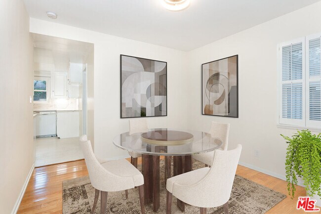 Building Photo - 2536 Roscomare Rd