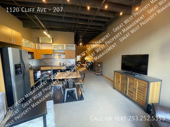 Building Photo - 1120 E Cliff Ave