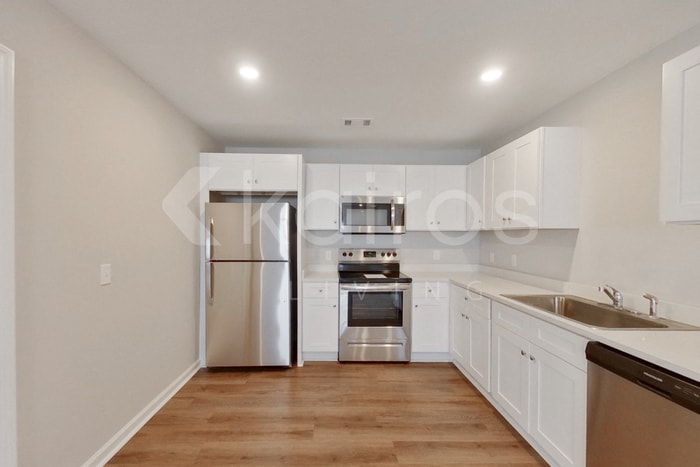 Building Photo - 122 Cottage Grove Rd