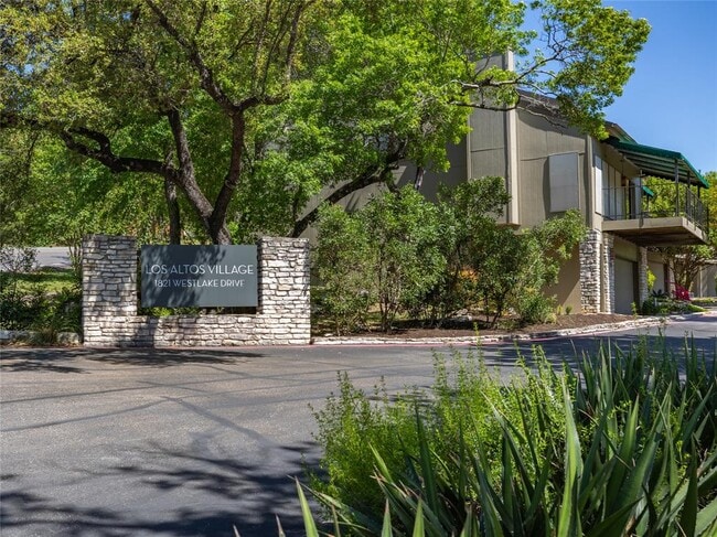 Building Photo - 1821 Westlake Dr