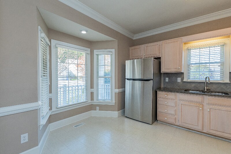 Building Photo - 101 St Charles Ct