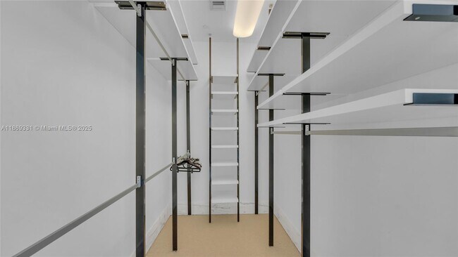 Building Photo - 200 Biscayne Blvd Way