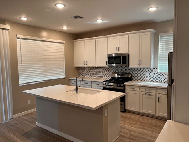 Building Photo - Move in Ready Home For Rent in Estrella!