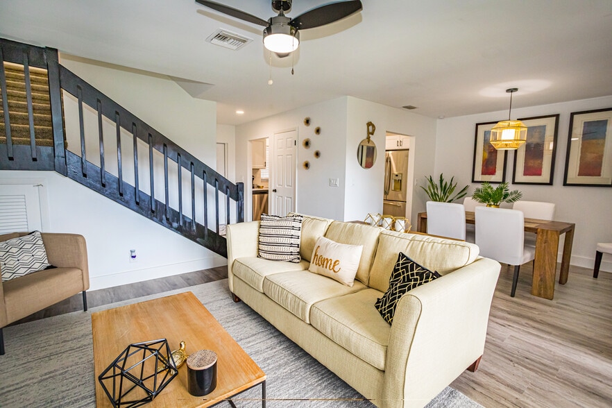 Building Photo - 9341 Green Meadows Way