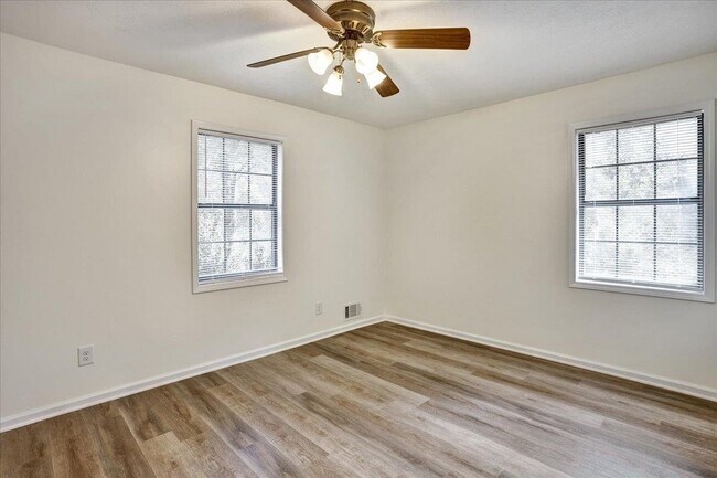 Building Photo - 1812 Wiggins Cir SW