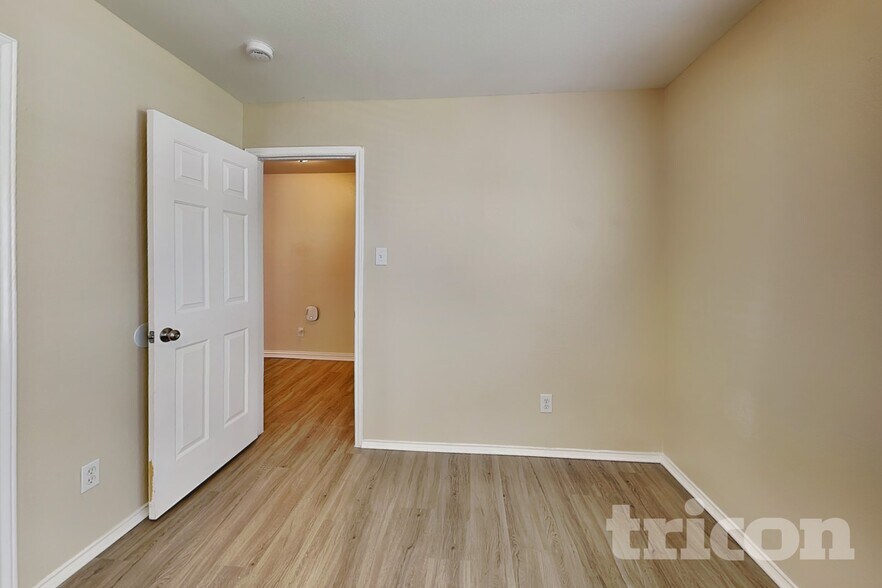 Building Photo - 522 Tres Caminos