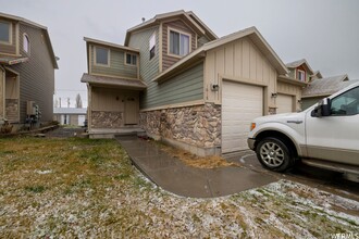 Building Photo - Spacious Vernal Townhome