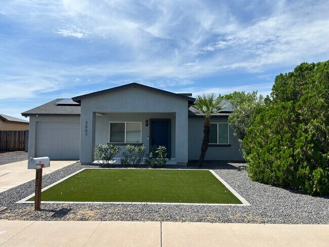 Building Photo - 3507 E Claire Dr