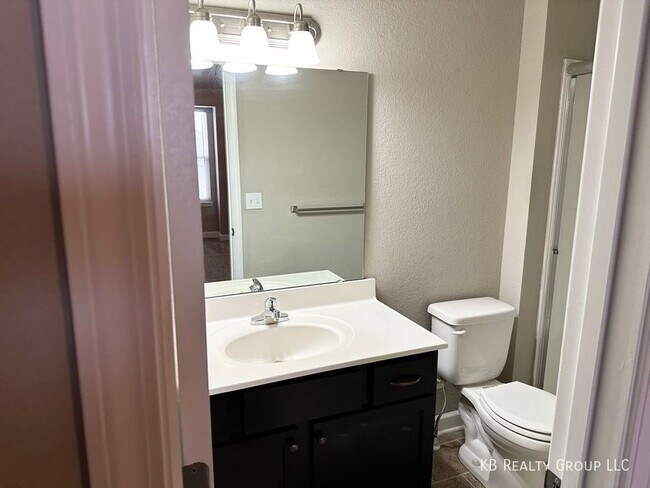 Building Photo - 2 Bed Townhome in Belton; Raymore-Peculiar...