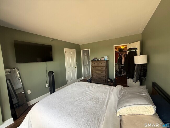 Building Photo - 127 Greyrock Pl