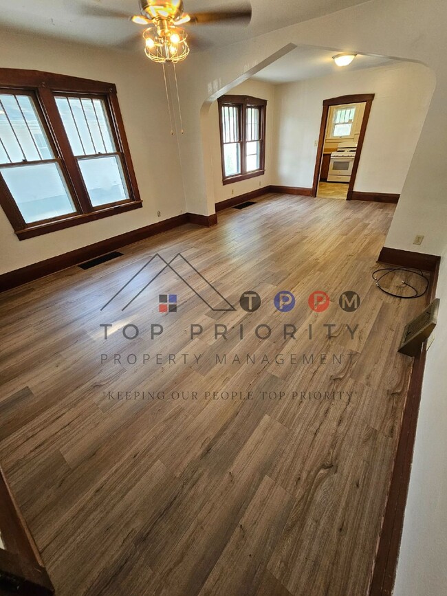 Building Photo - 2 Bedroom | 1 Bathroom Single Family Home ...