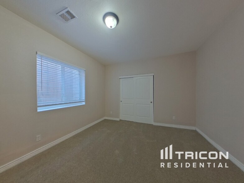 Building Photo - 15577 East 115th Place