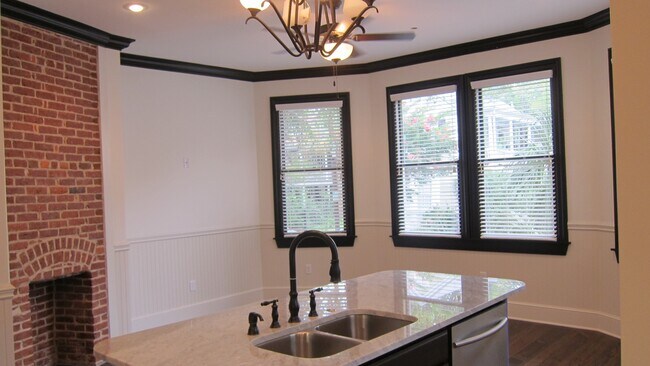 Building Photo - 211 Ashley Ave