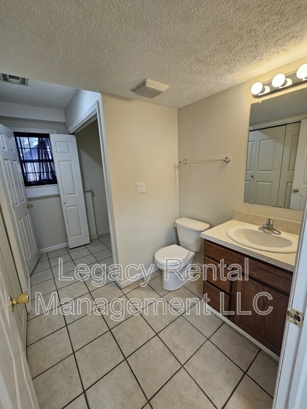 Building Photo - 109 Debbie Dr