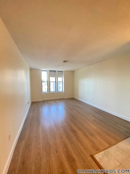 Building Photo - 1126 Boylston St