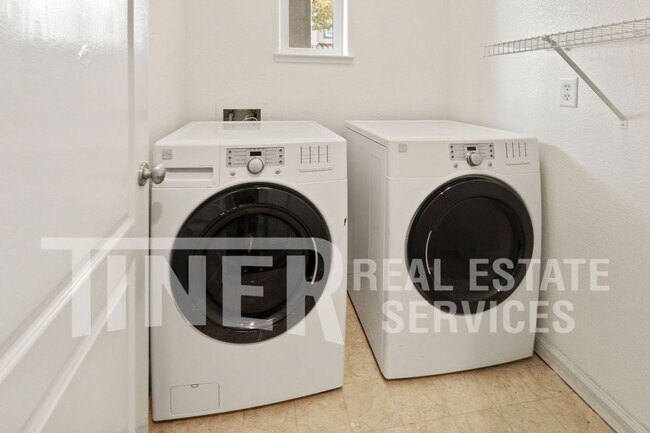 Building Photo - 5 Mantauk Point Pl