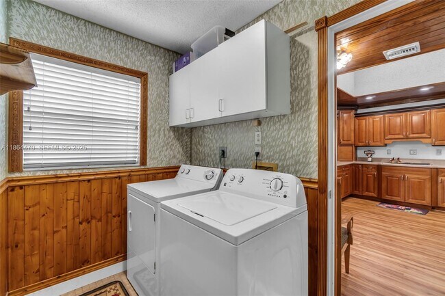 Building Photo - 2590 SE 7th Pl