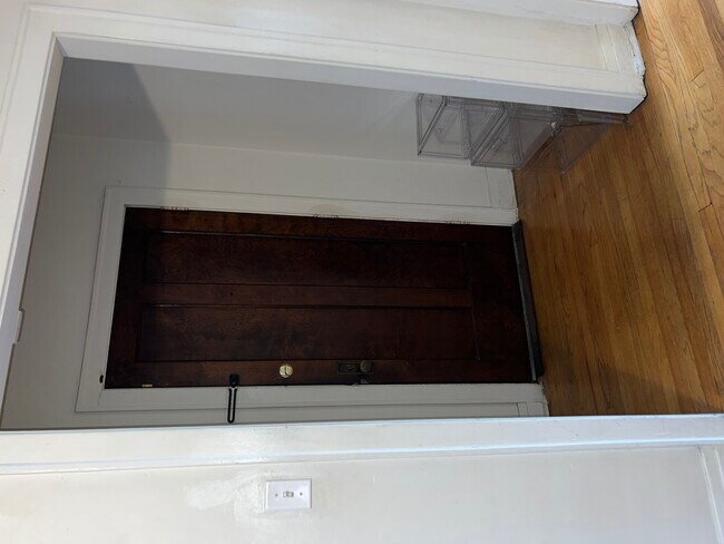 Building Photo - 5907 W Arthington St