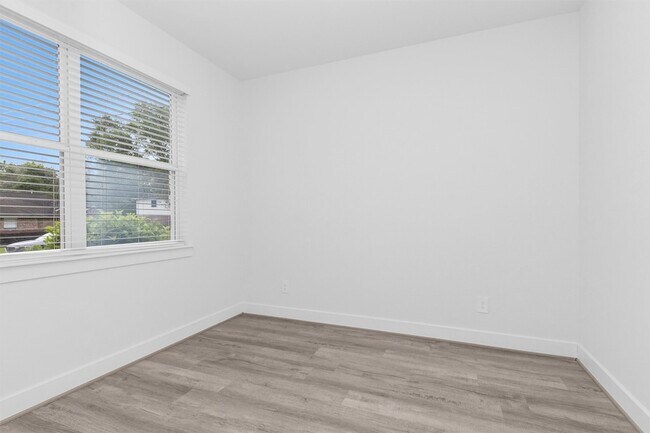 Building Photo - 29019 Pine Forest Dr