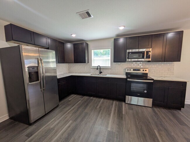 Building Photo - 1230 Ranier