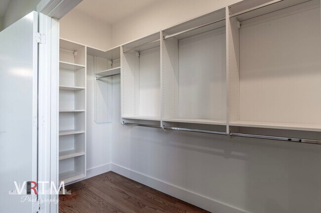 Building Photo - 4211 N Elston Ave