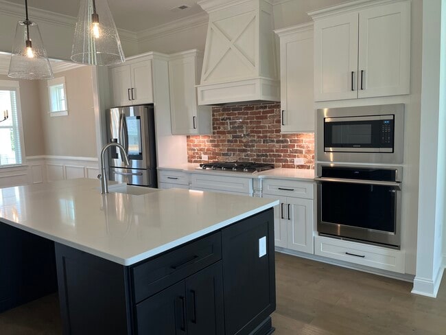 Building Photo - 204 Arcadian Wy