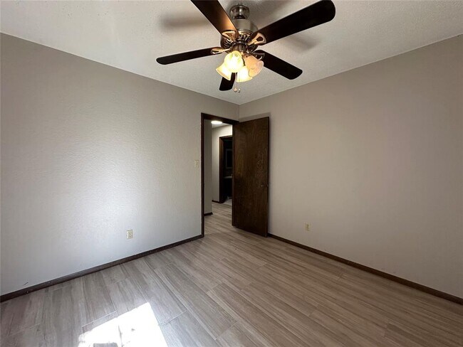 Building Photo - 3306 Rambling Oaks Dr