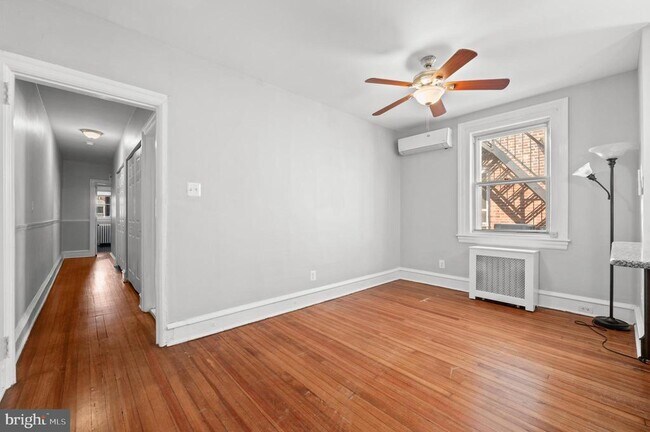 Building Photo - 836 W Lancaster Ave