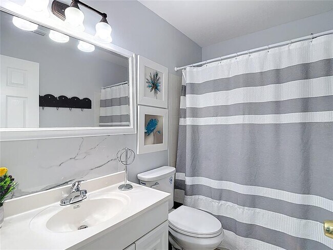 Building Photo - 222 Southeast Jefferson Cir N