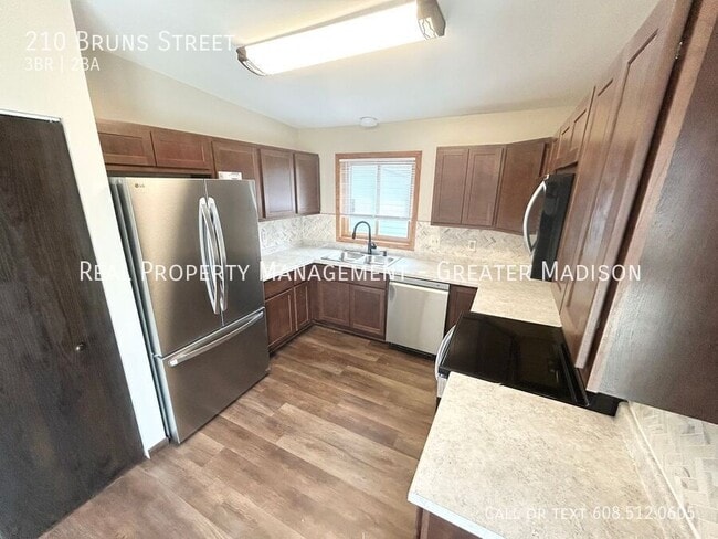 Building Photo - 210 Bruns St