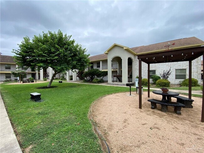 Primary Photo - 2501 Hibiscus Ave