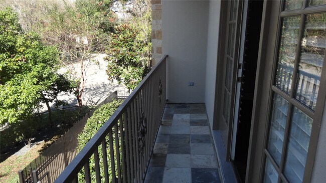 Building Photo - 2101 Elmen St