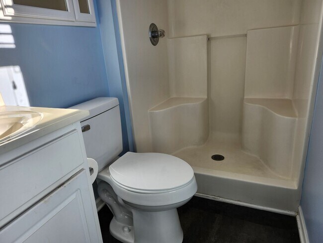 Building Photo - For Rent: Harrisonburg 3 BR, 2.5 Bath Townhouse