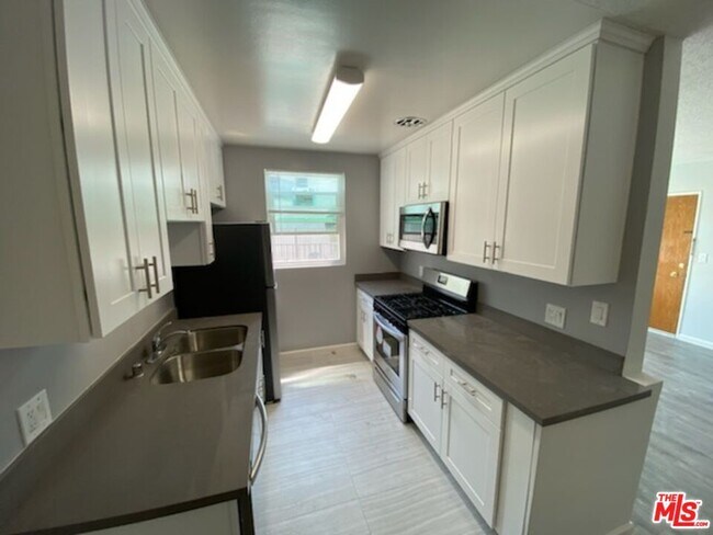 Building Photo - 1732 N Harvard Blvd