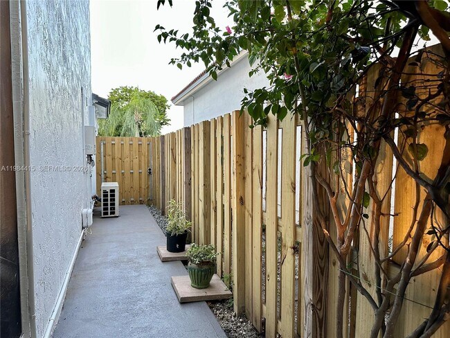 Building Photo - 9060 SW 215th Terrace