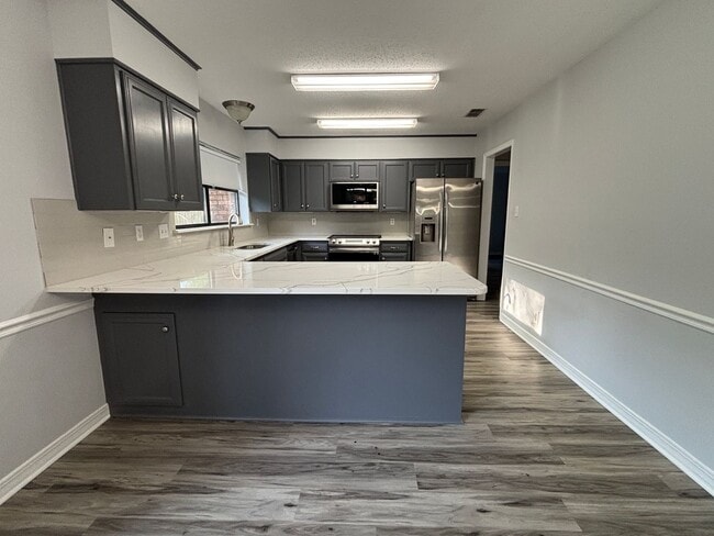 Building Photo - SPACIOUS HOME WITH FLEX ROOM